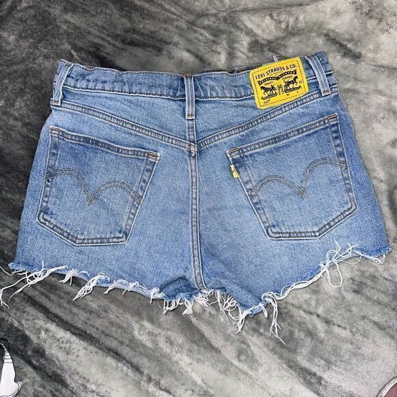 LEVIs 501 x Peanuts Cut Off Denim Shorts Size 27 - Picture 3 of 9